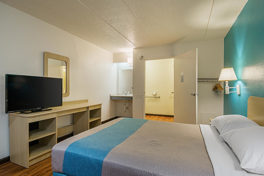 Motel6 Knoxville, TN - North 28/45