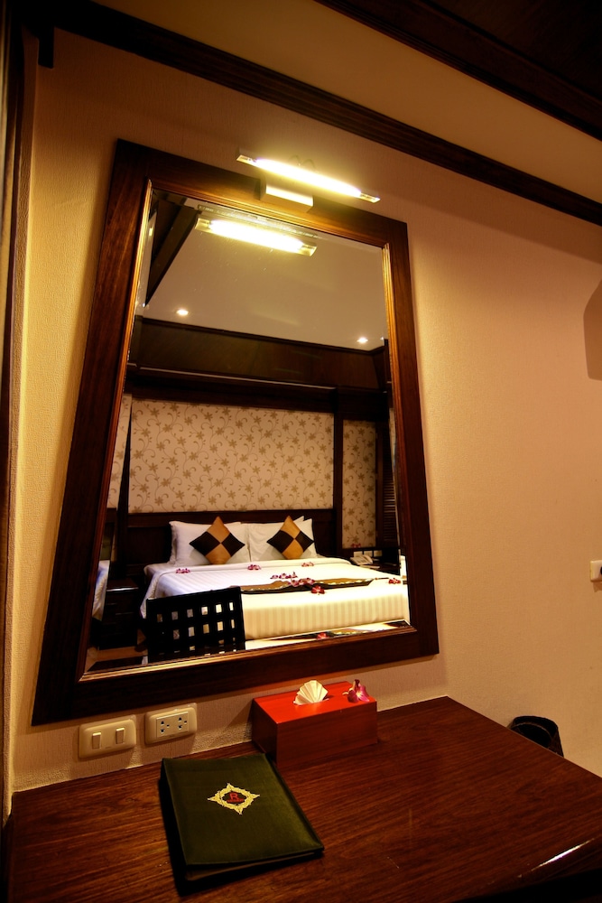 Rayaburi Hotel Patong 43/52