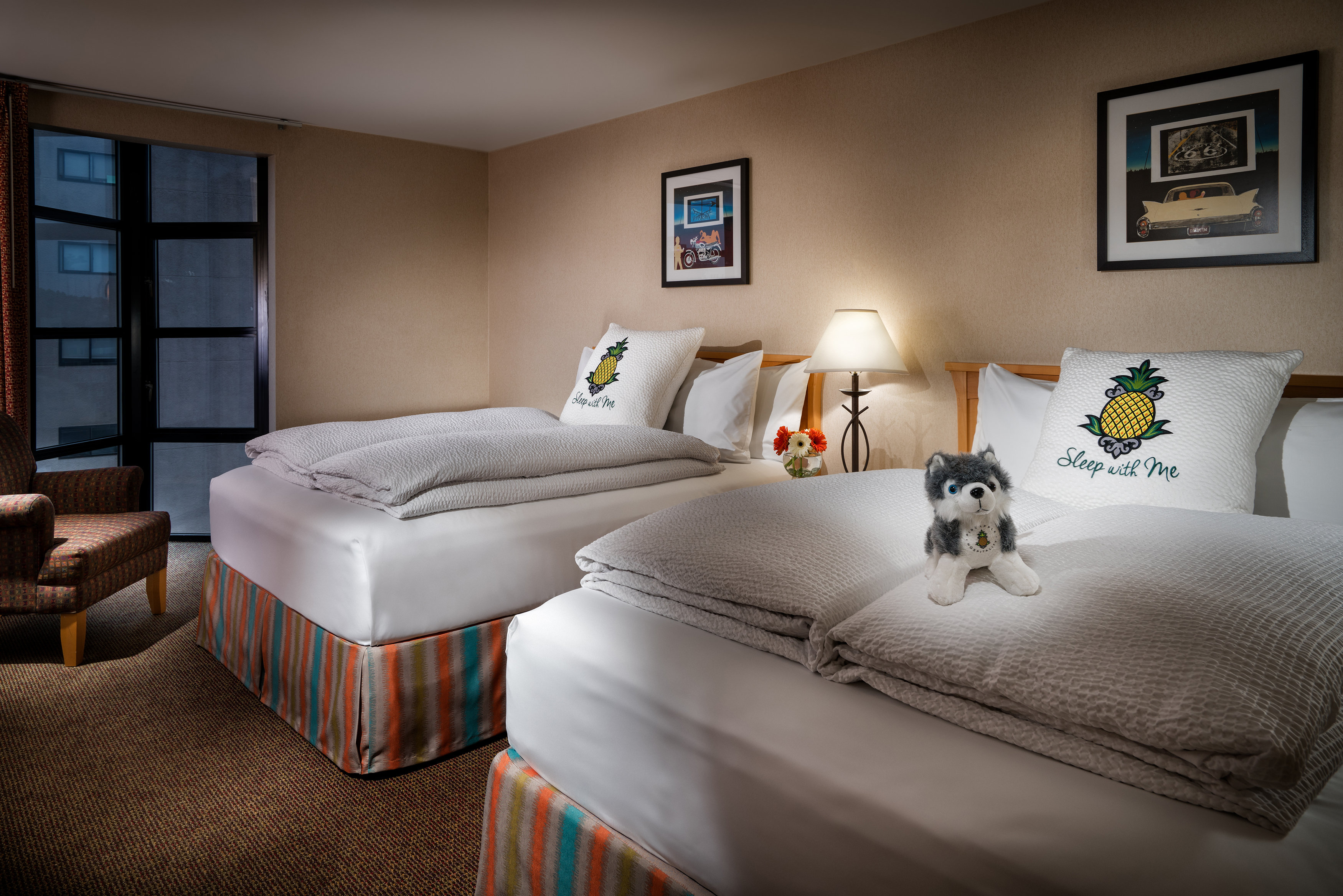 Staypineapple, University Inn, University District Seattle 13/52