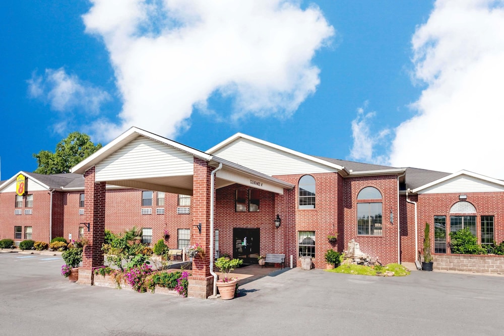 Super 8 by Wyndham Pine Bluff 1/22