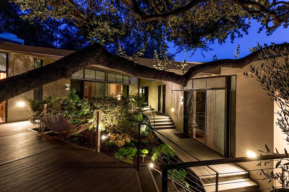 Frame Hotel - Treehouse (formerly Kimber Modern) 26/46