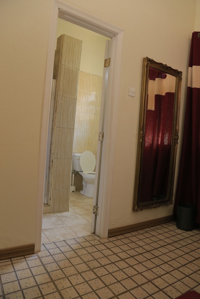 Executive Airport Hotel 50/50