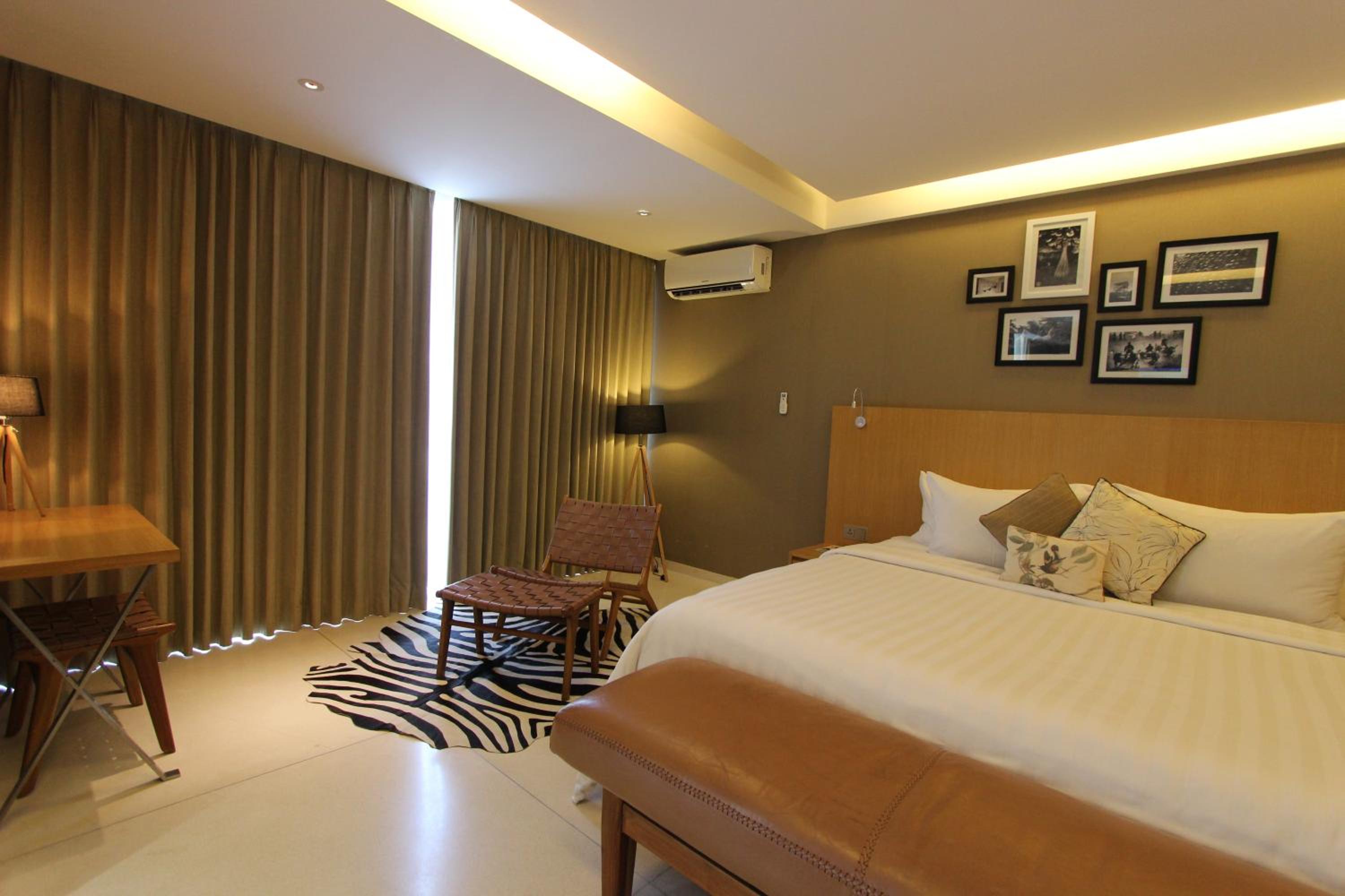 Suite, Bathtub