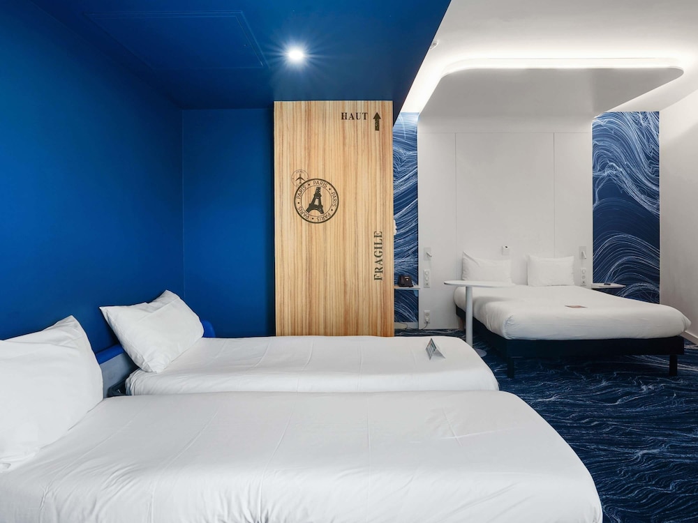 FAMILY, MULTIPLE BEDS