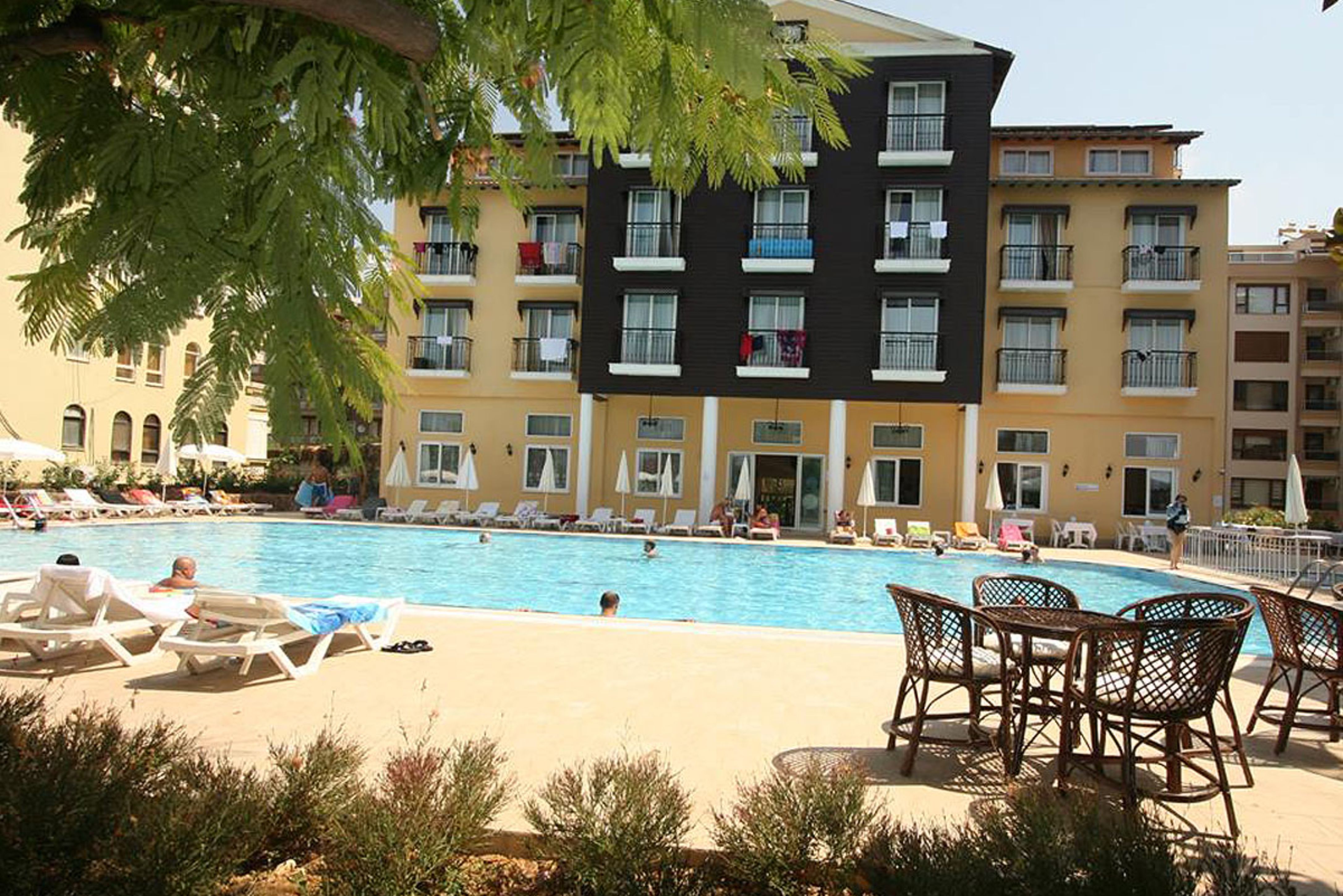 Sevki Bey Hotel 47/50