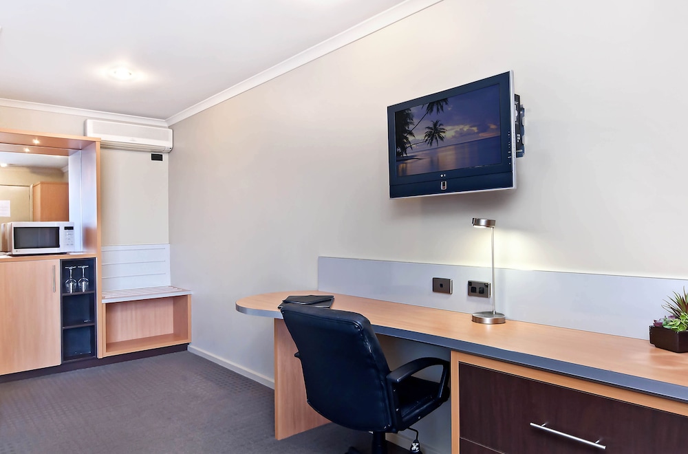 Comfort Inn On Raglan 33/39