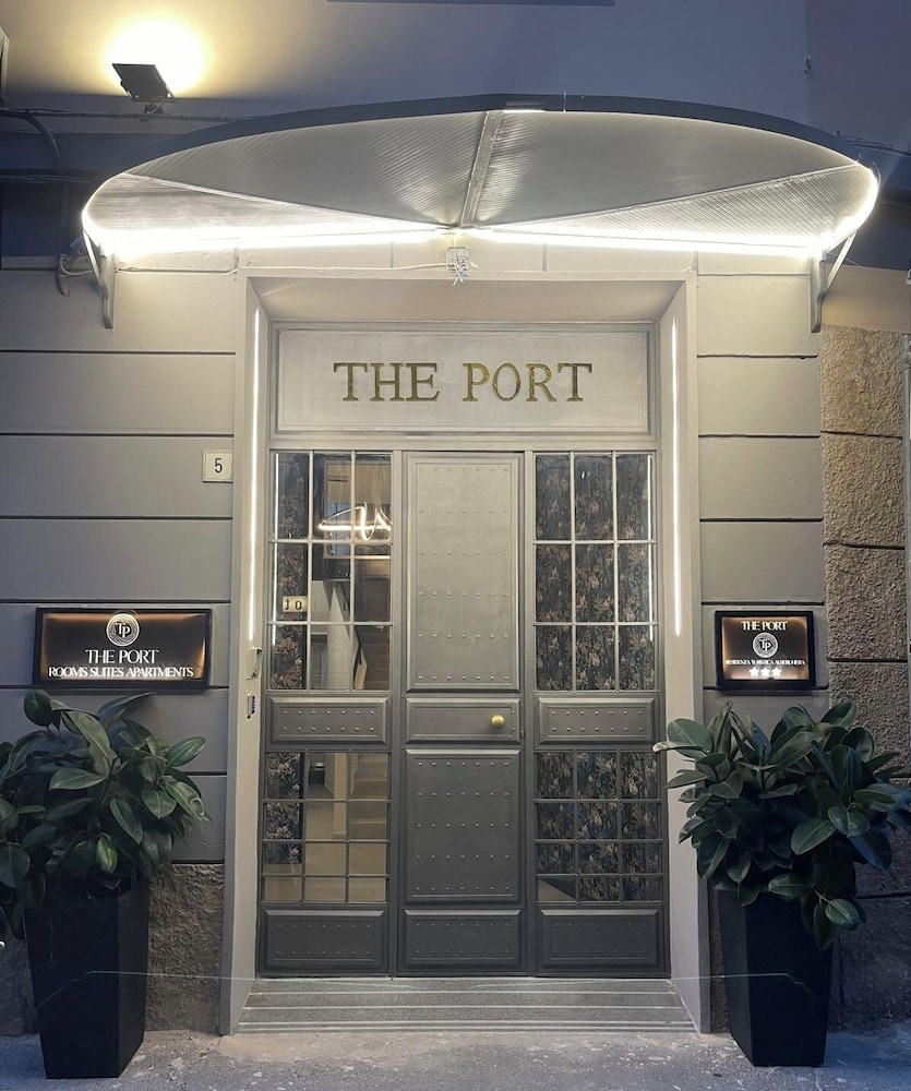 The Port Residence 4/75