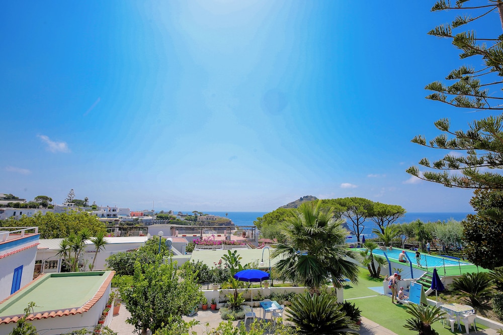 Casa Adolfo Ischia 48/50