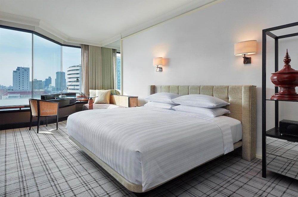 View Club Access - 1 King Bed