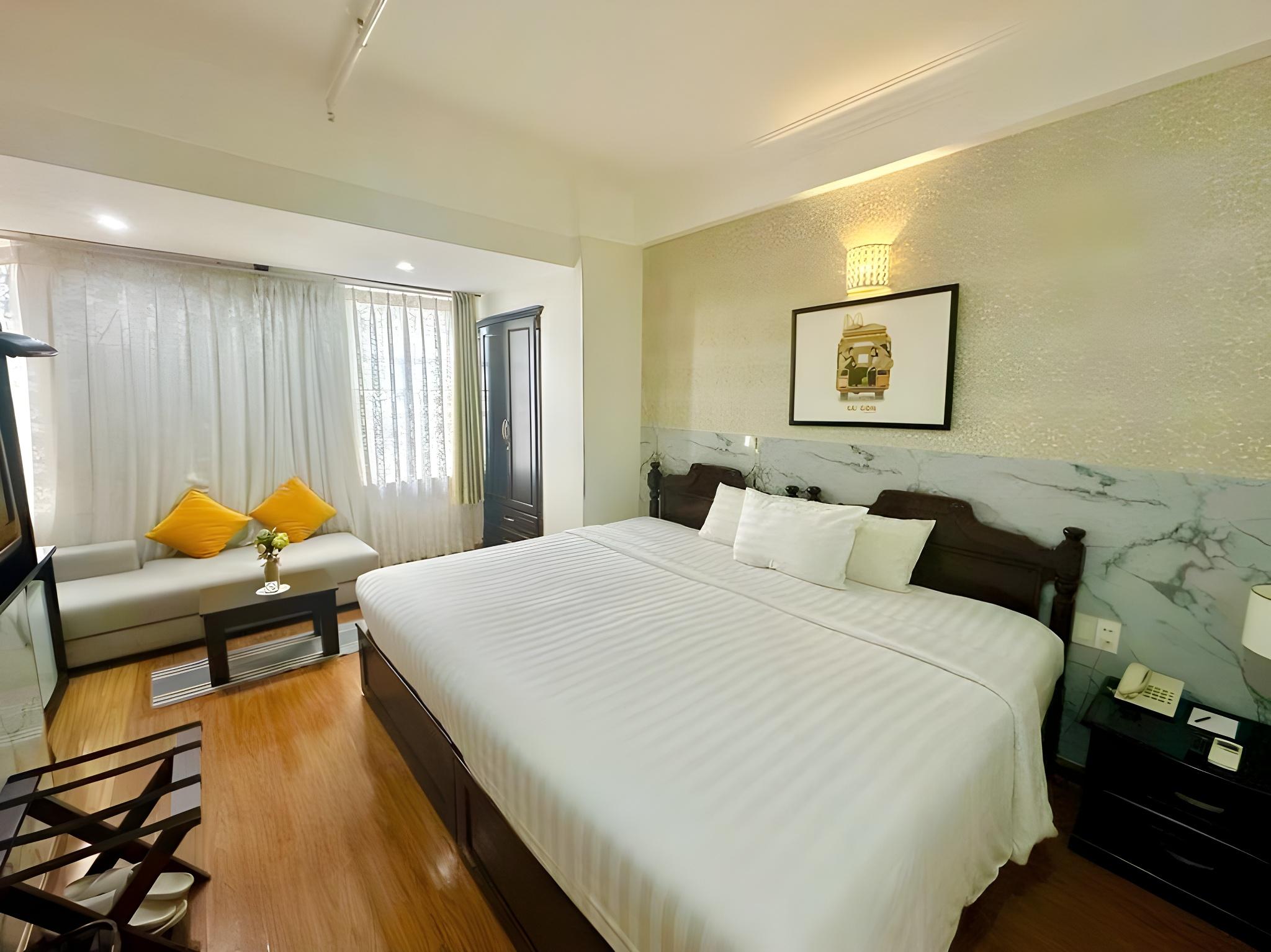 Suite, Double Bed, Window Seat View