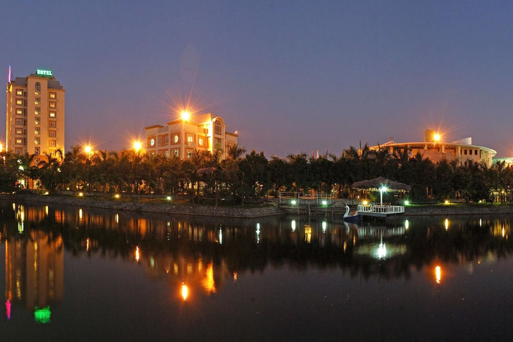 Camela Hotel & Resort 58/65