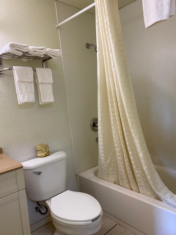 Madill Inn 28/32