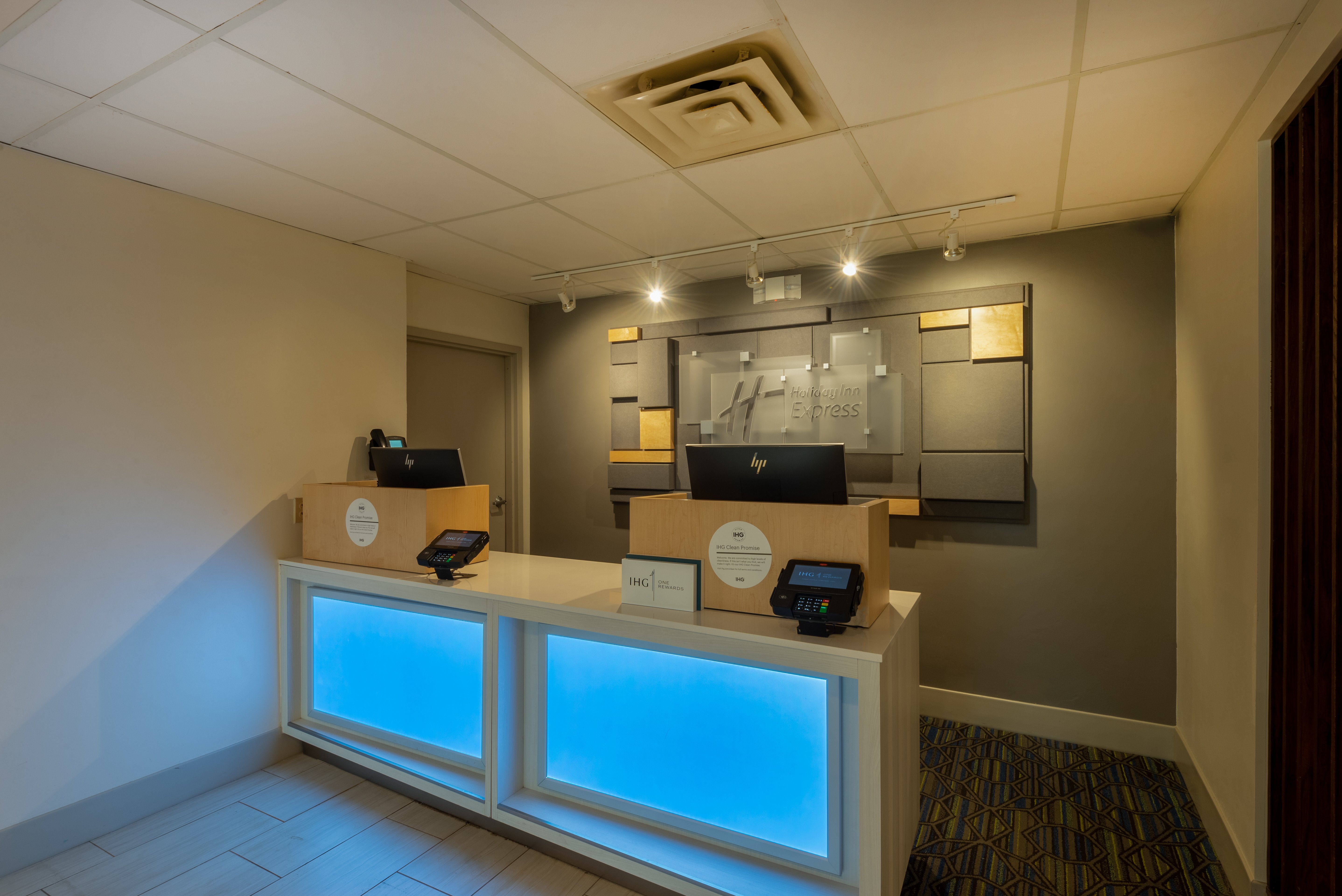 Holiday Inn Express Cleveland-Vermilion 6/36