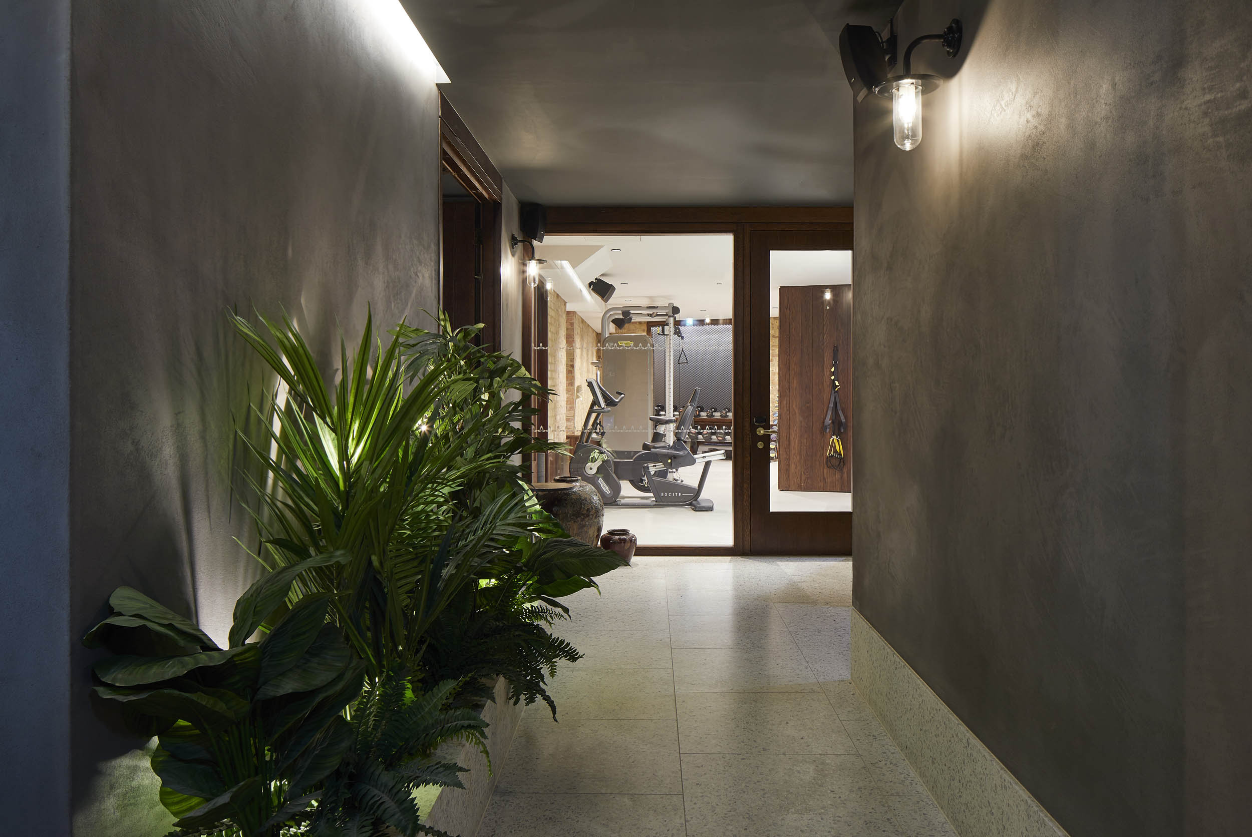 51 Buckingham Gatetaj Suites Residences 79/83