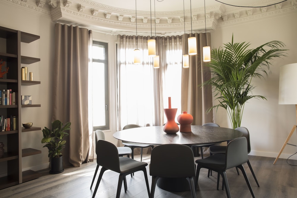 CASAGRAND LUXURY SUITES 38/76