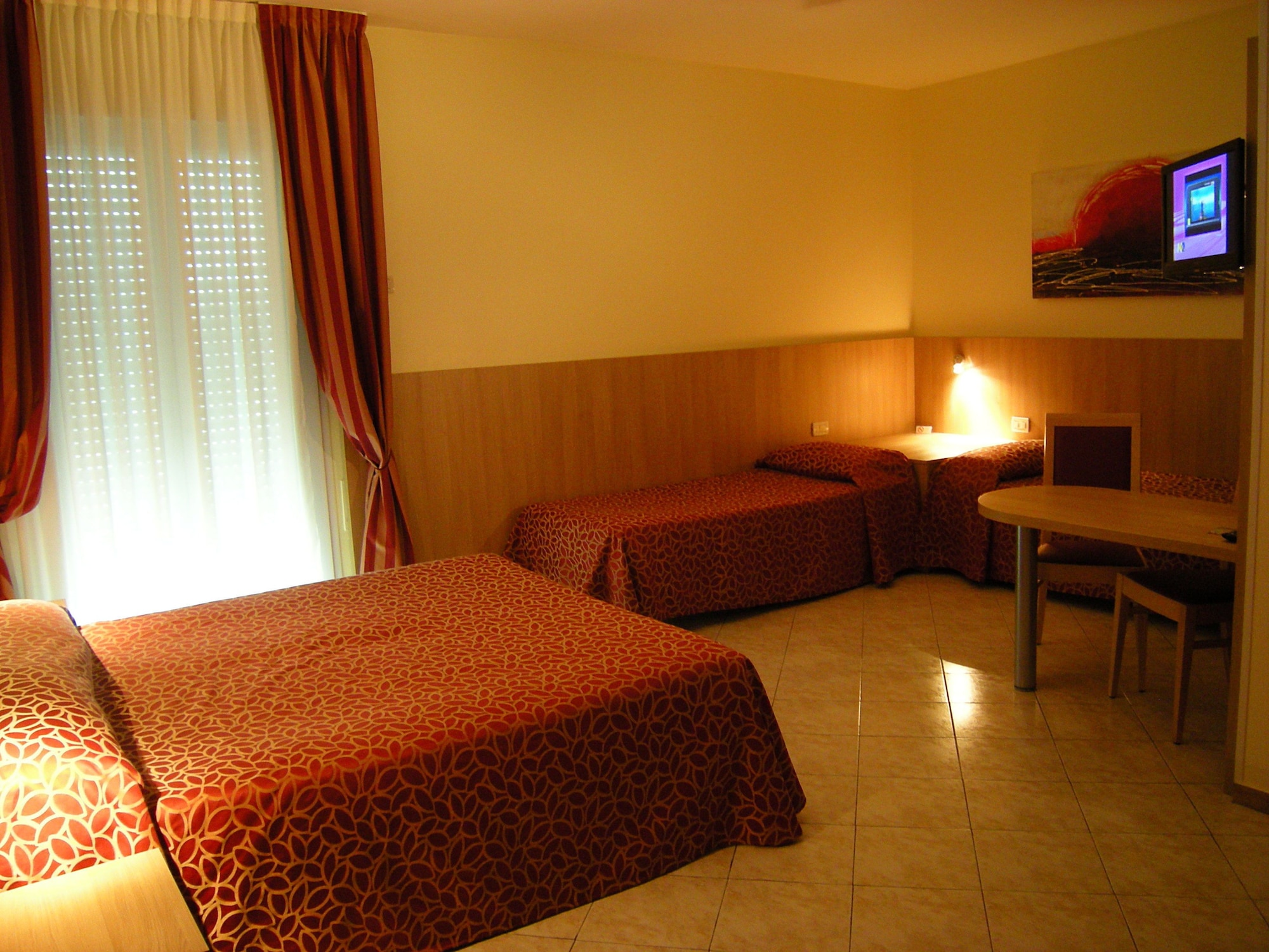 ROOM, QUADRUPLE