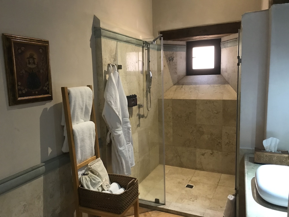 Alonso 10 Hotel Boutique And Arte 33/35