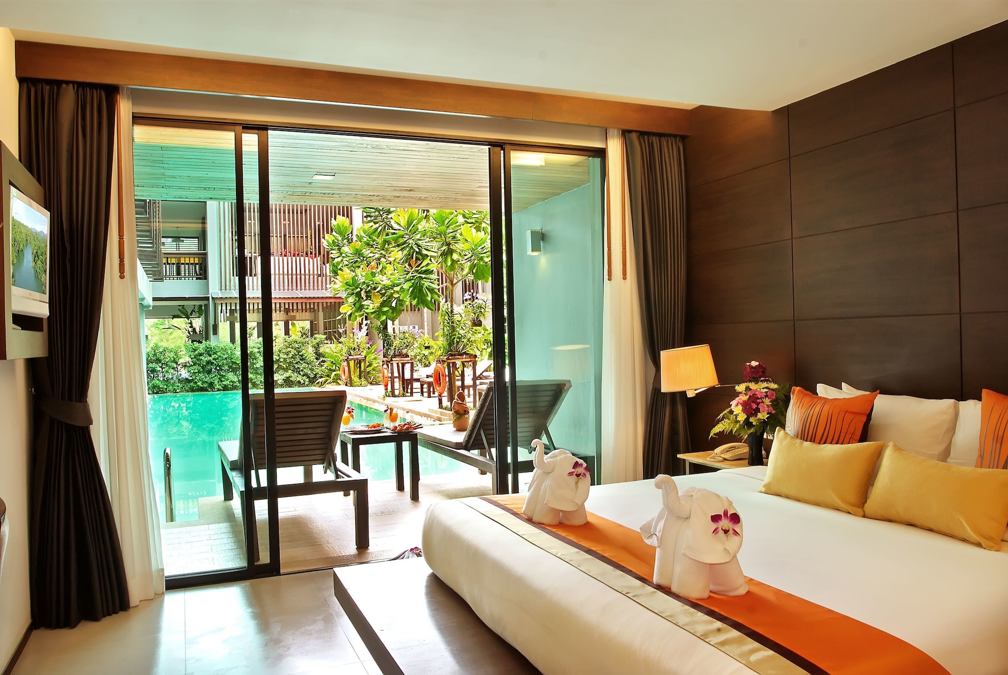 Deluxe, Double Bed, Pool Access
