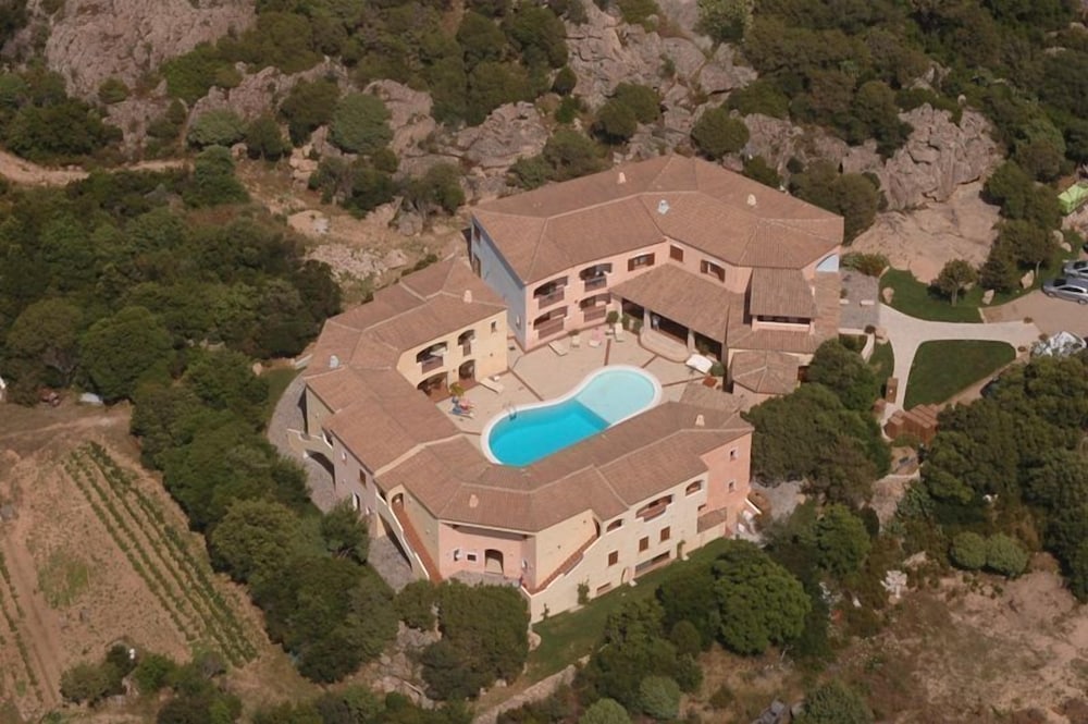 Hotel Monti Di Mola 58/61