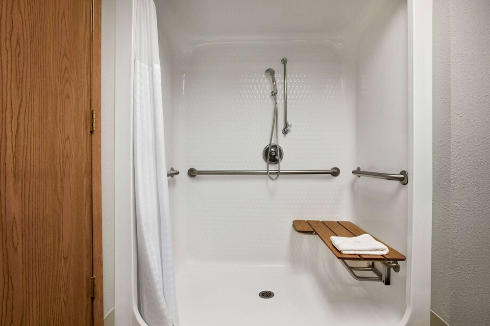 AmericInn by Wyndham Branson and Conference Center 61/62