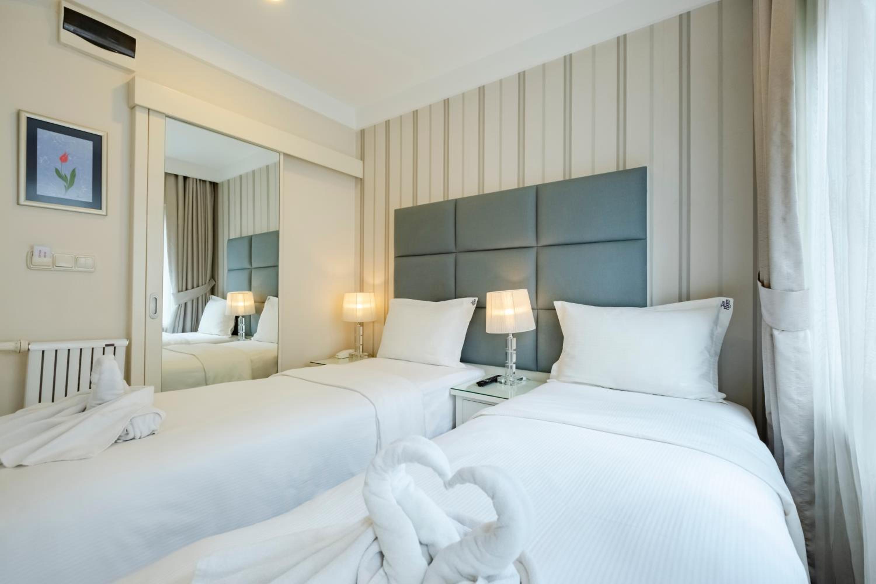 Economy, Double or Twin Bed, Lounge Floor