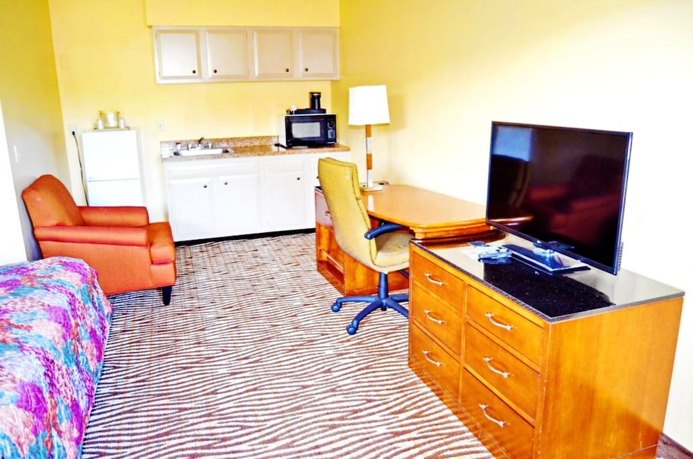 Flagship Inn And Suites 23/34