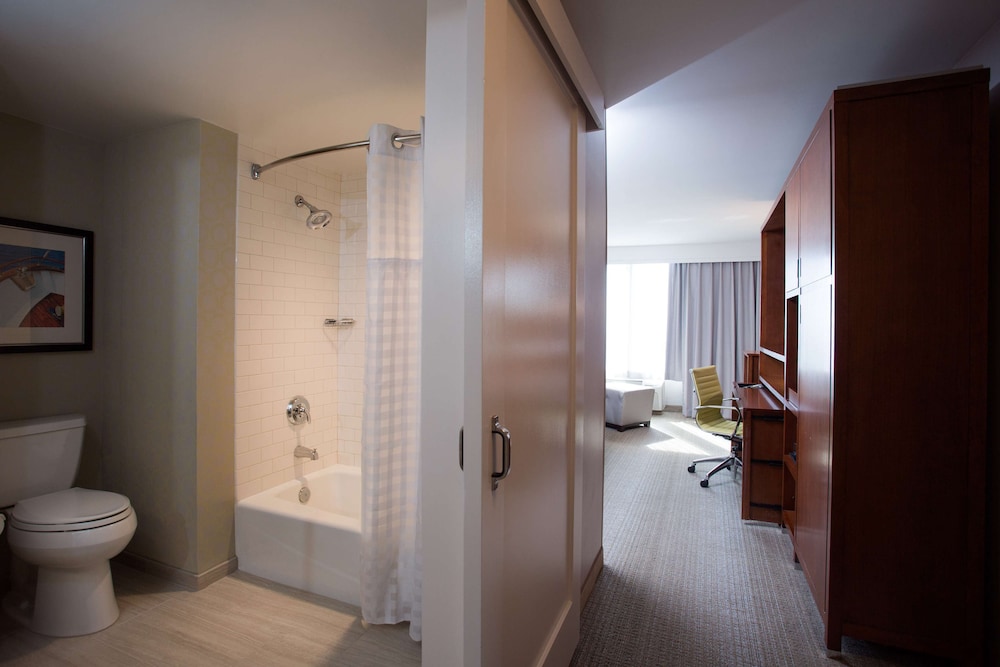 Doubletree By Hilton Hotel Biloxi 24/61
