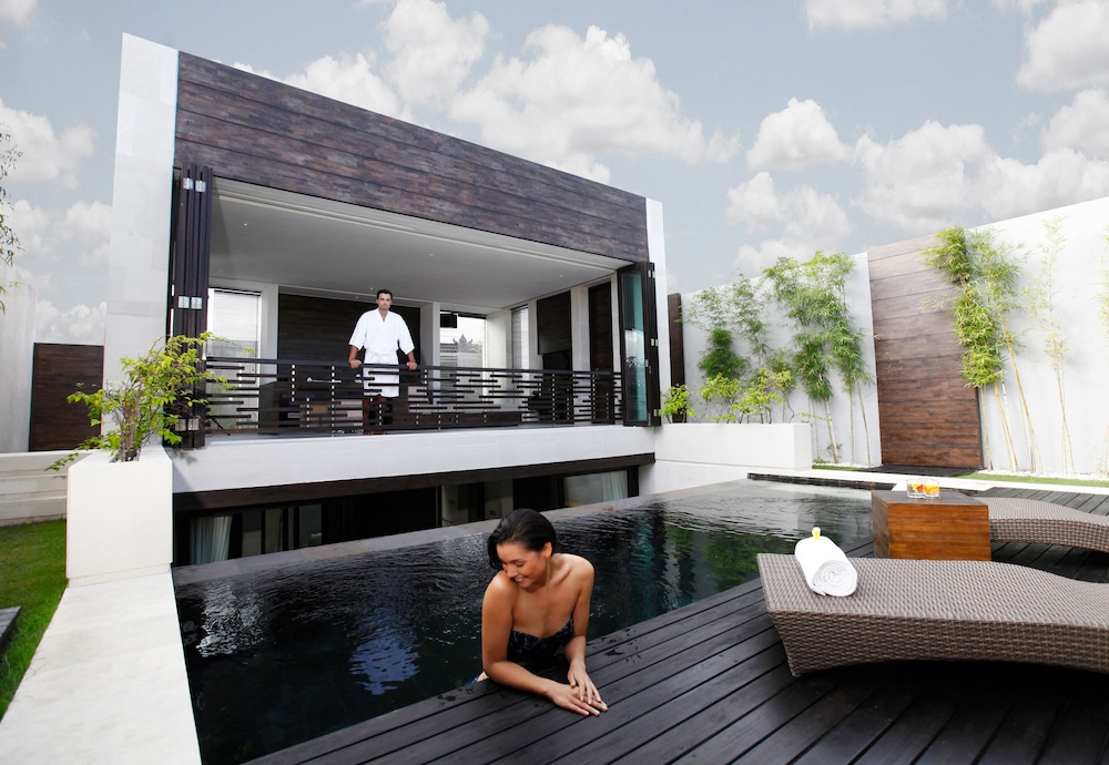 eqUILIBRIA SEMINYAK 9/62