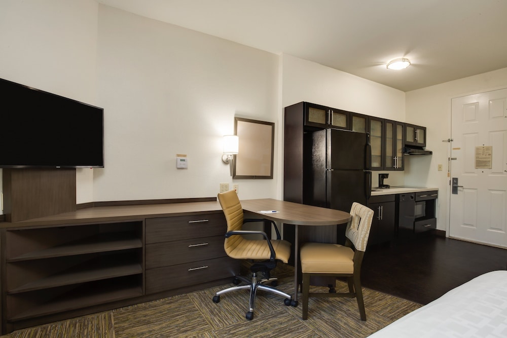 Candlewood Suites Ft. Lauderdale Airport Cruise 40/62