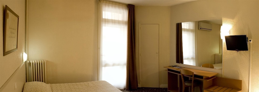 Ours Blanc Place Victor Hugo 48/67