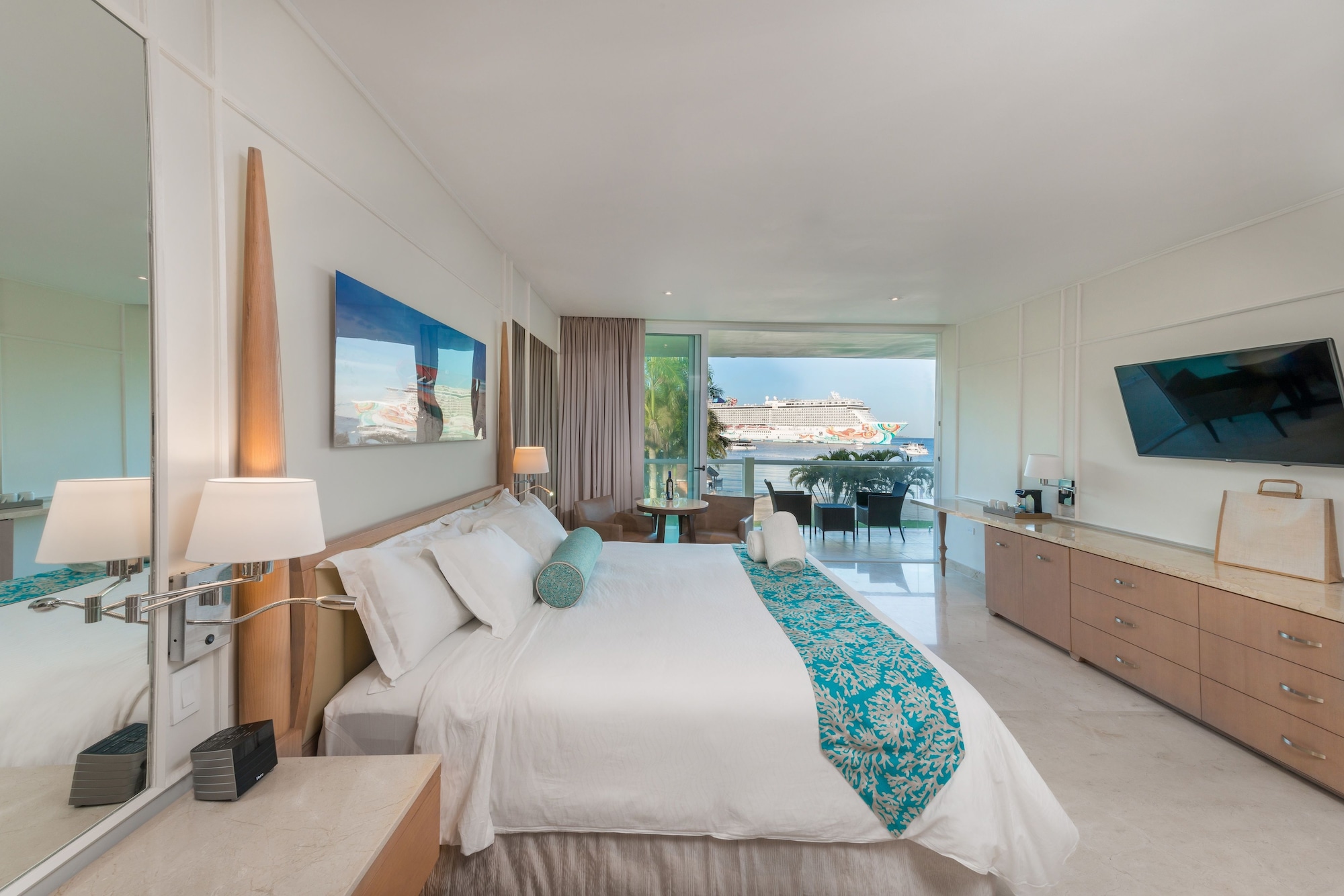 Governor, Superior, Suite, King Bed, Ocean View