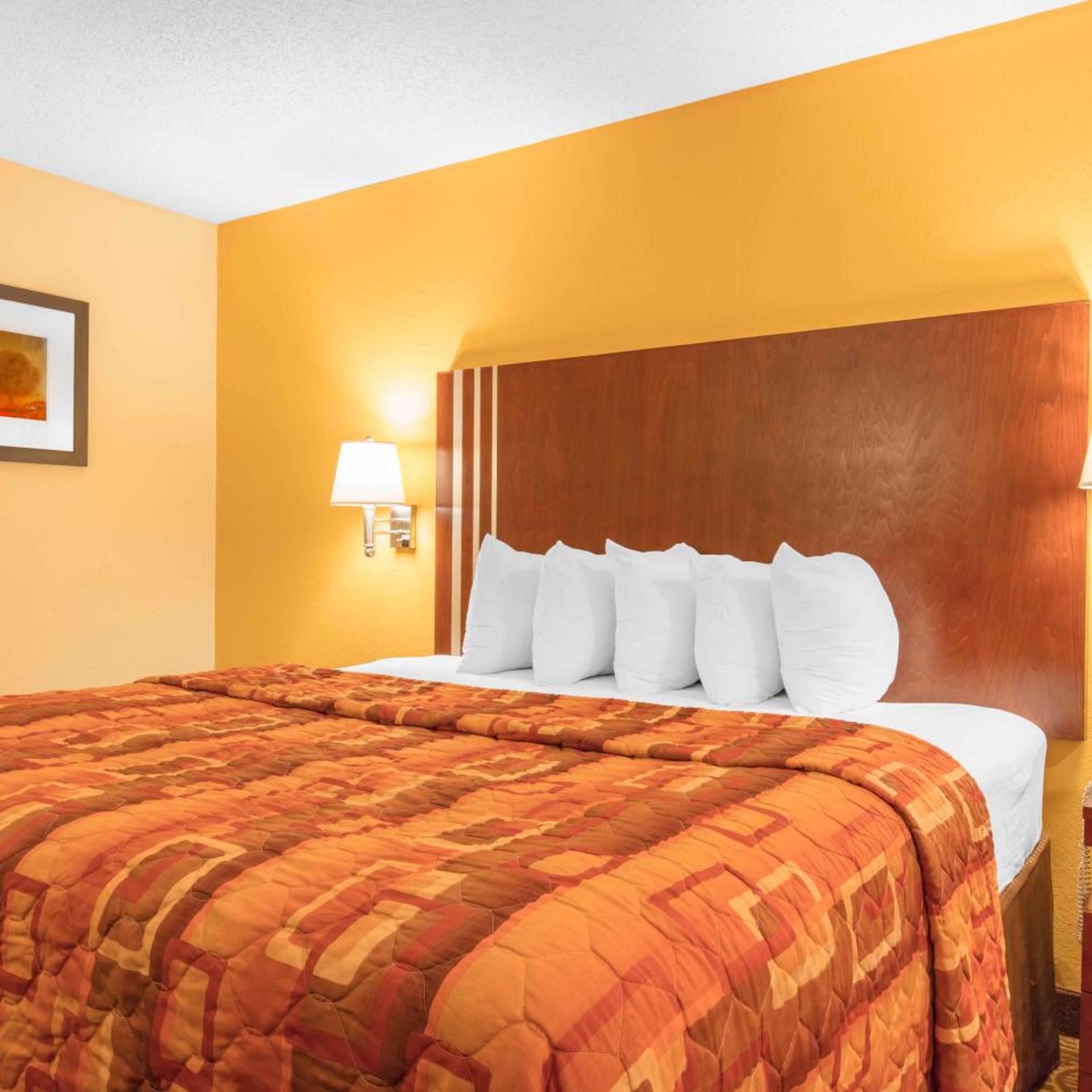 1 King Bed - Mobility Access RI Shwr Smk