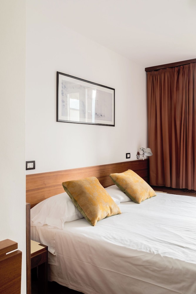 Boite Hotel 8/50