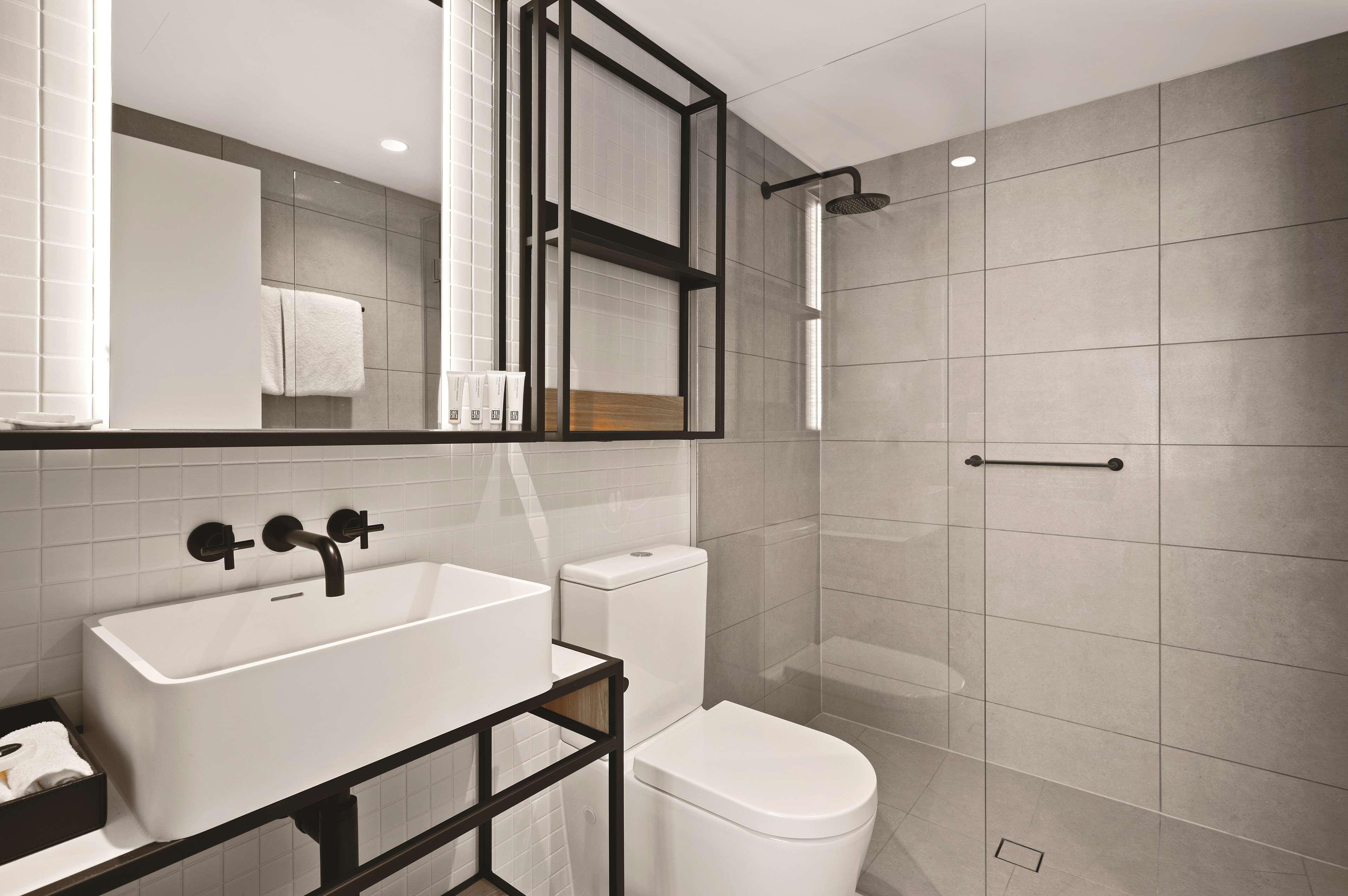 Room, River View, Corner, Vibe Hotel Melbourne 5/5