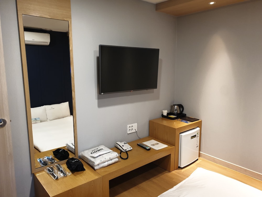 141 Mini Hotel 42/46