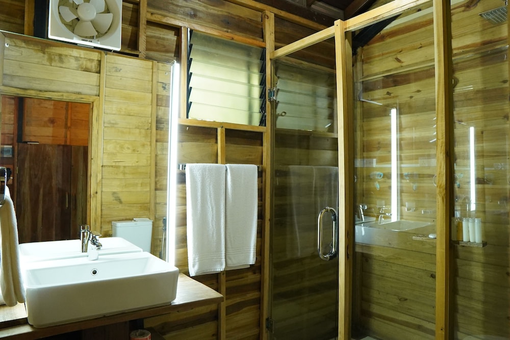 River, Chalet, King Bed, The Glenrock 5/7