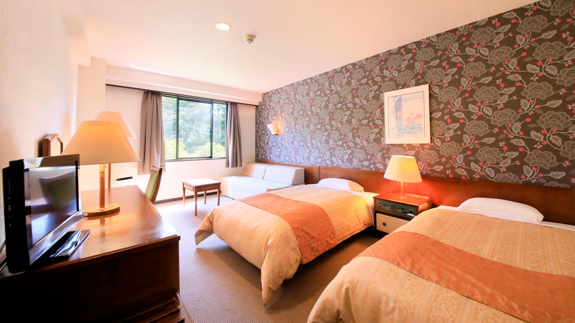 Economy, Twin Beds, Forest Side
