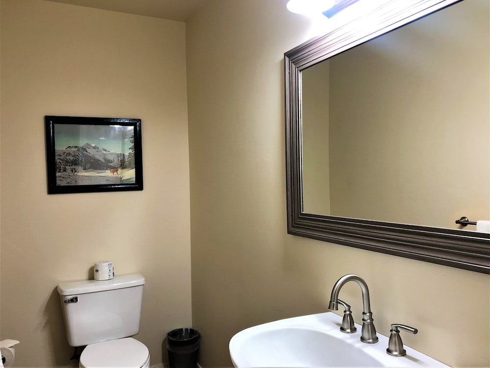 Blue Elk Inn 49/51