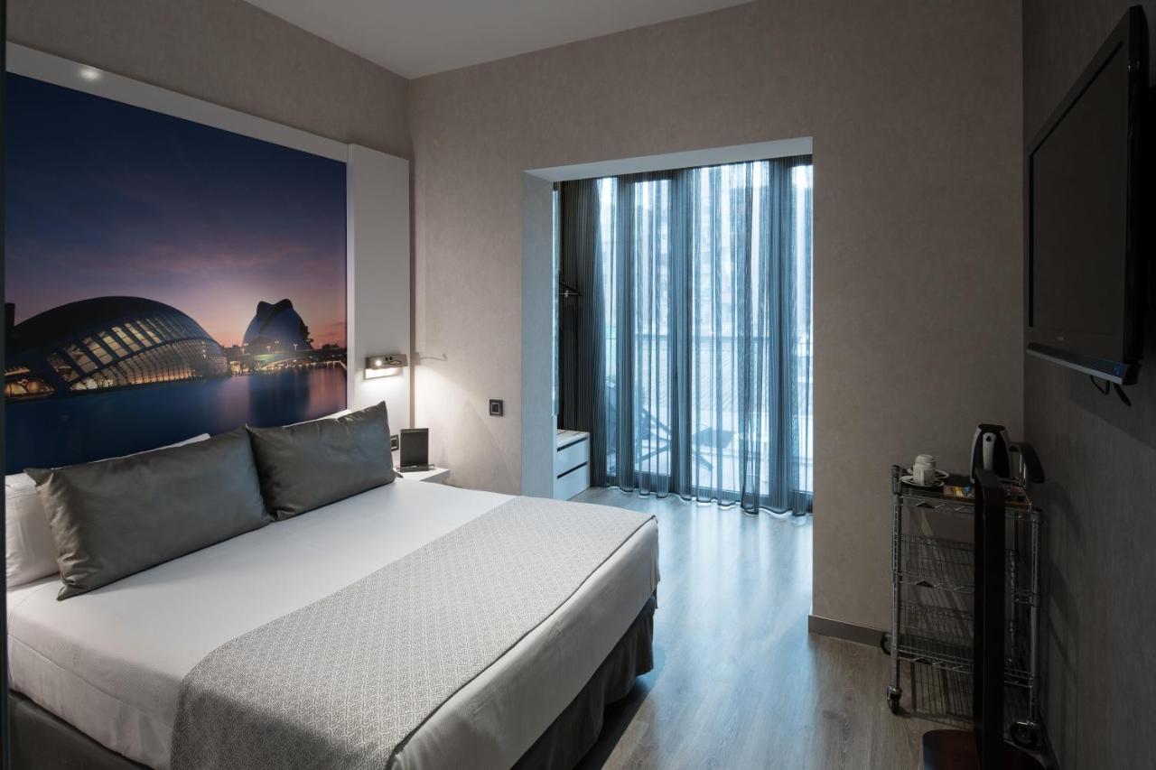 ROOM, DOUBLE BED, GRAN VIA VIEW