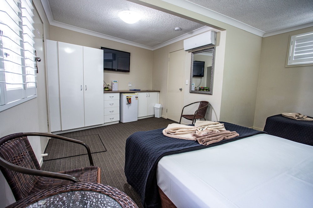 Tropicana Motel 13/50