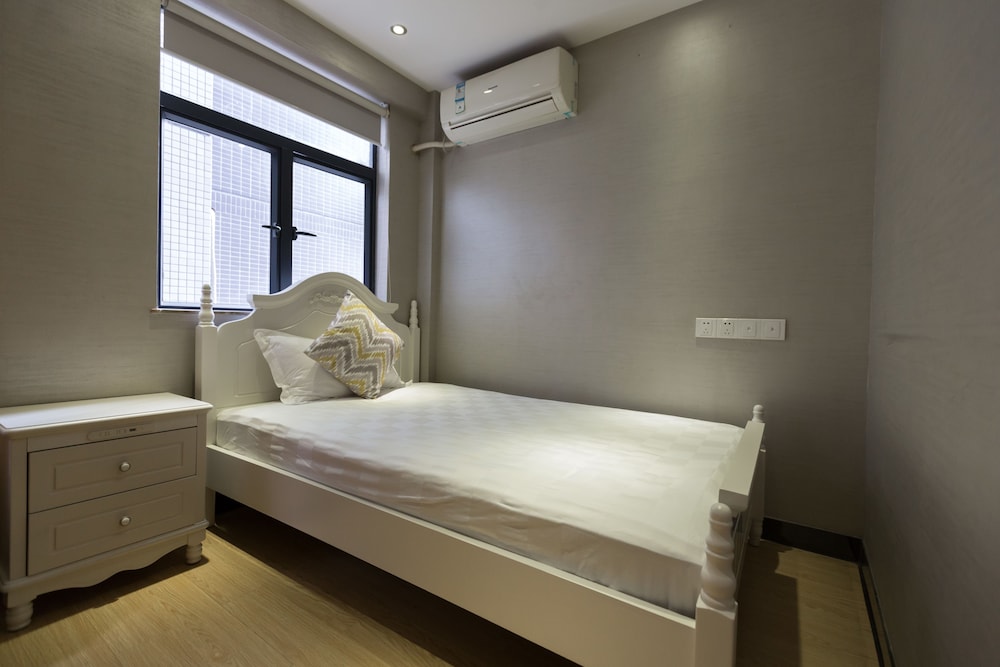 2 Bedrooms, Family, Triple, 1 Queen and 1 Single Bed