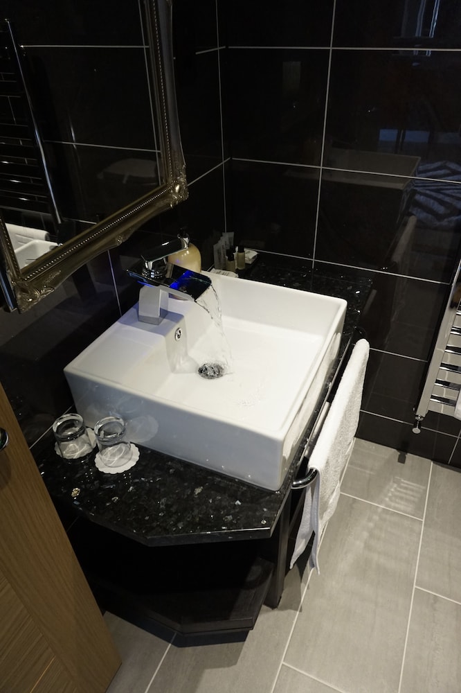 Halvard Hotel 47/50