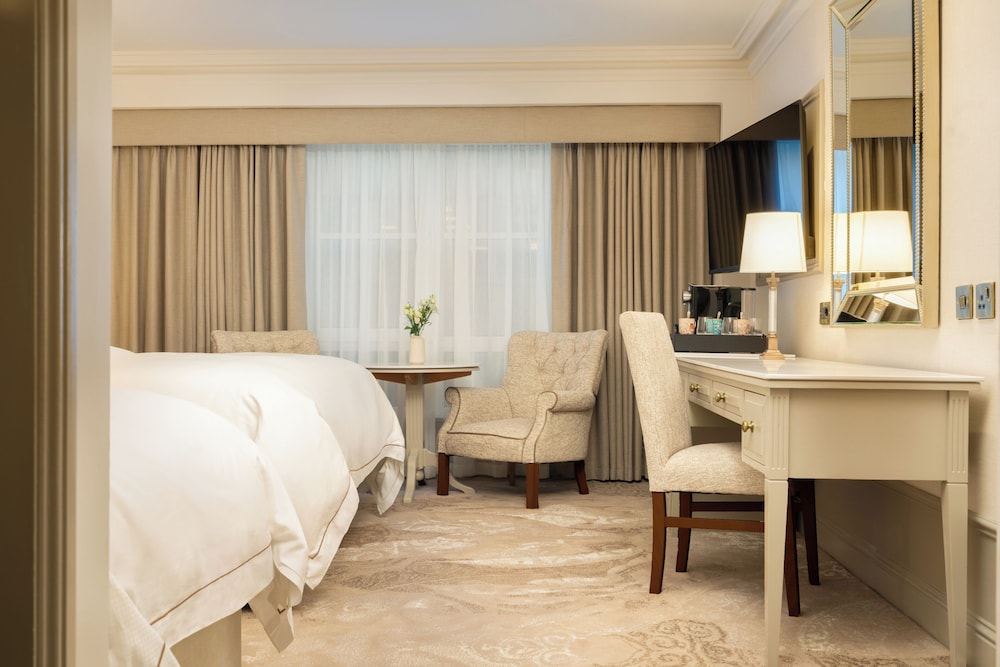 EXECUTIVE, TWIN BEDS