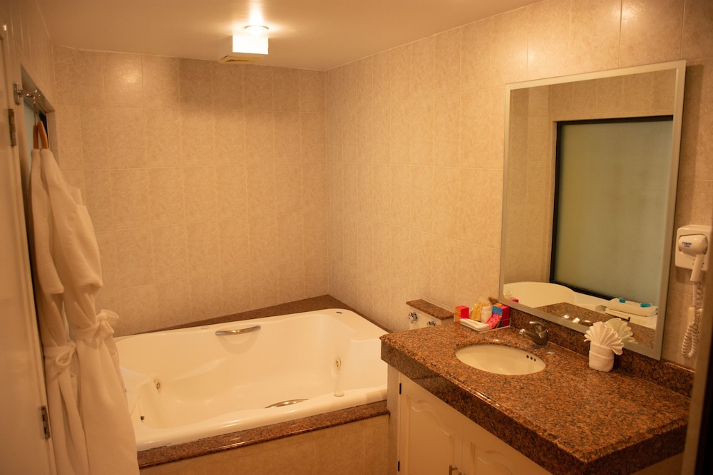 Excelaris Grand Resort Conventions & Spa 70/71