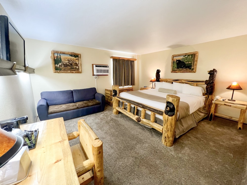 Beartooth Hideaway Inn and Cabins 17/56