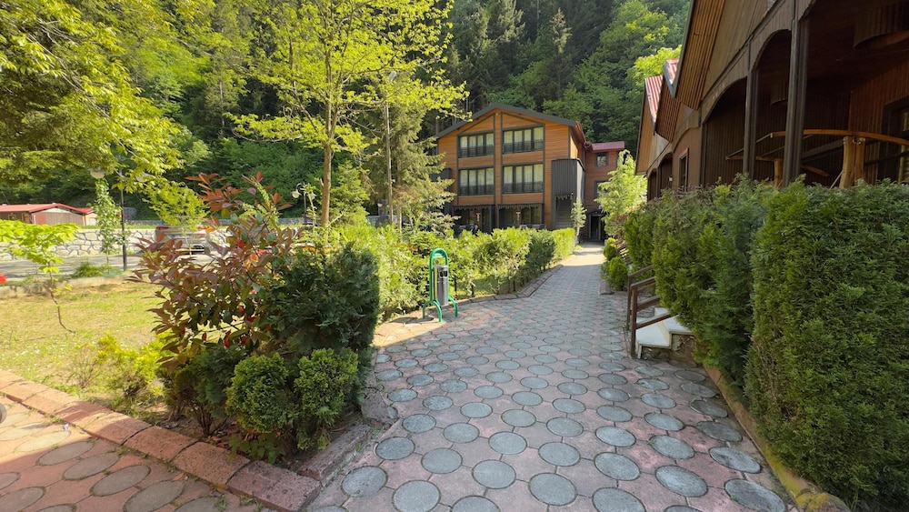 Akyuz Kardesler Hotel & Bungalow 68/74