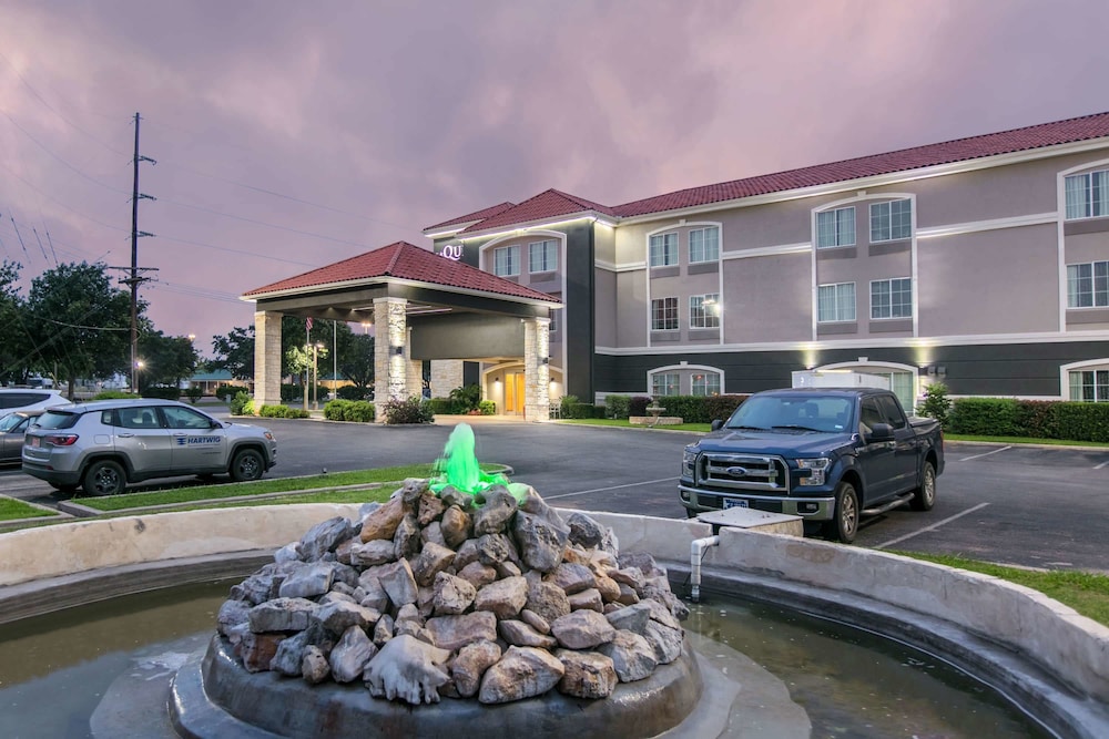 La Quinta Inn & Suites by Wyndham Fredericksburg 5/48