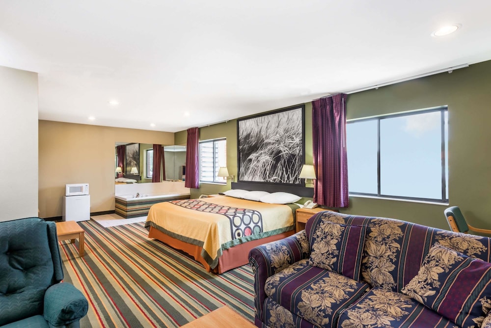 Super 8 By Wyndham Chanute 16/21