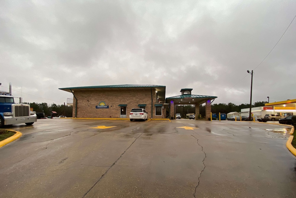 Days Inn by Wyndham Forest 9/40