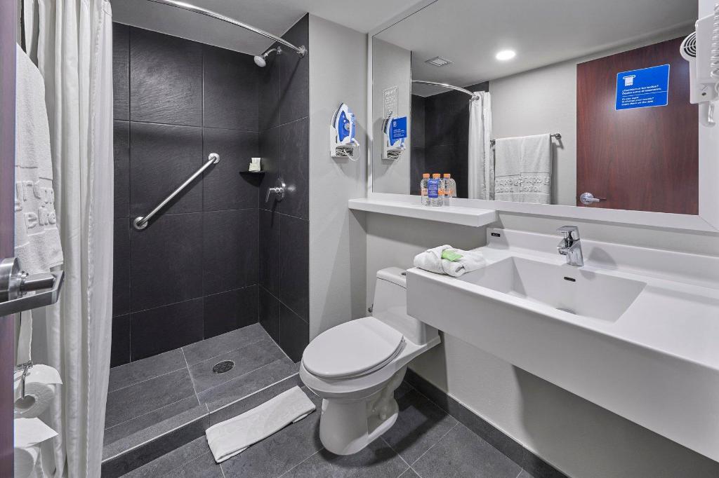 غرفة سوبيريور بسرير كوين مع أريكة، City Express by Marriott Monterrey Aeropuerto 4/4